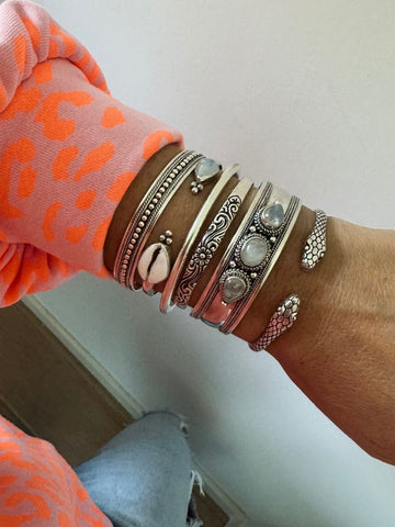 Flower bangle